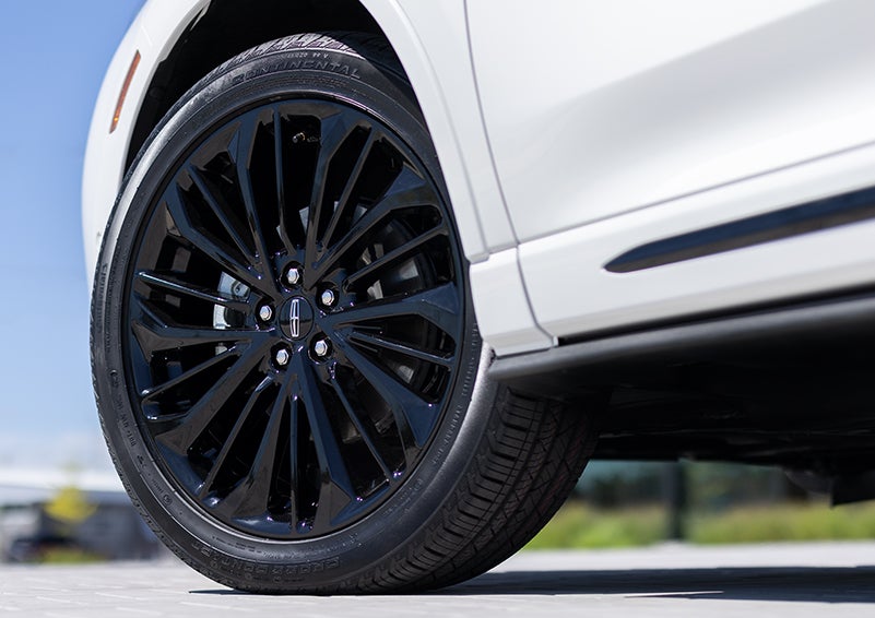 The stylish blacked-out 20-inch wheels from the available Jet Appearance Package are shown. | McKie Lincoln, Inc. in Rapid City SD