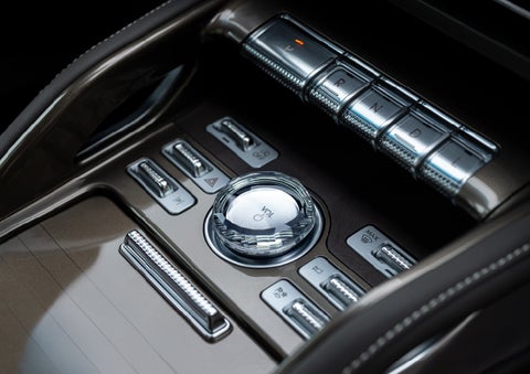 A crystal-inspired volume knob is shown in the center floor console of a 2024 Lincoln Nautilus® SUV. | McKie Lincoln, Inc. in Rapid City SD